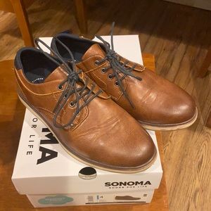 Boys Brown Lace up Shoes, casual or dressy, Size 4.